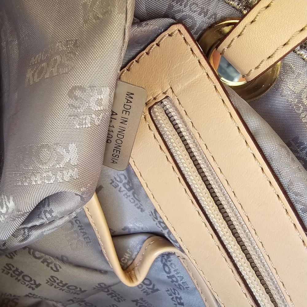 SOLD💥Michael Kors Metallic Leather Jet Set East West Tote - Picture 6 of 8